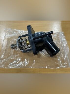 Engine Coolant Thermostat Housing Replacement for 15-11125 Chevy Silverado